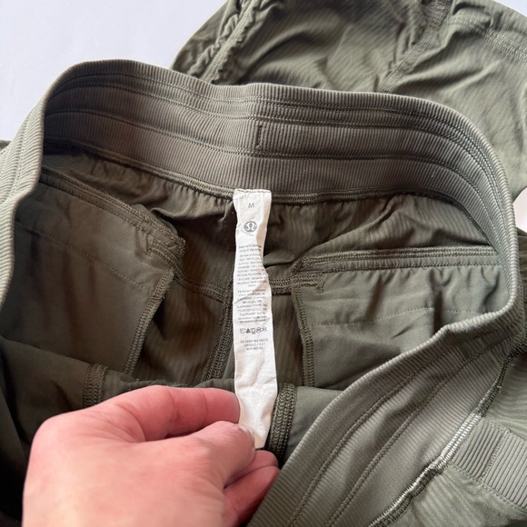 Lululemon Athletica Dance Studio Relaxed-Fit Mid-Rise Cargo Pant Army Green M - Picture 3 of 8